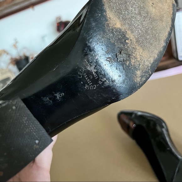 STEPHANE KELIAN Black Patent with Tortoise Buckle Block Heel - Picture 7 of 8